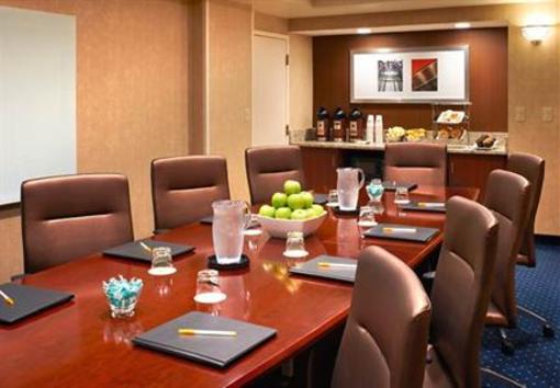 фото отеля Courtyard by Marriott Cincinnati Covington