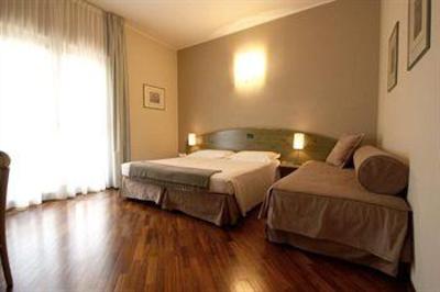 фото отеля Albergo Della Roccia