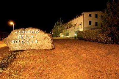 фото отеля Albergo Della Roccia