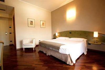 фото отеля Albergo Della Roccia