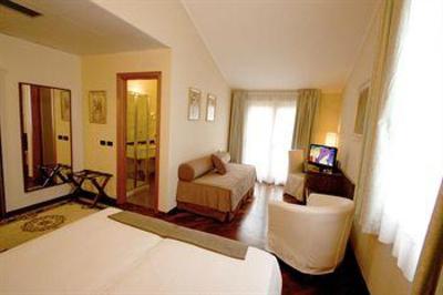 фото отеля Albergo Della Roccia
