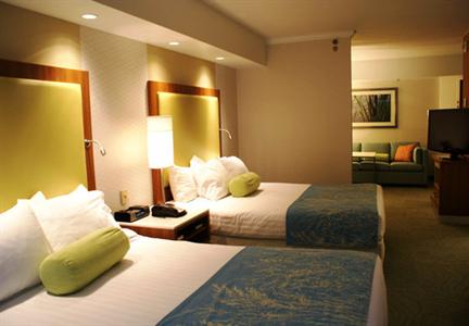 фото отеля SpringHill Suites North Shore