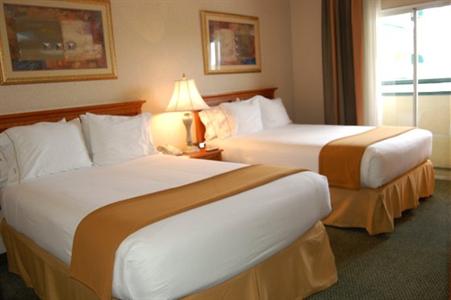 фото отеля Holiday Inn Express Hotel & Suites Pasadena-Colorado Blvd.