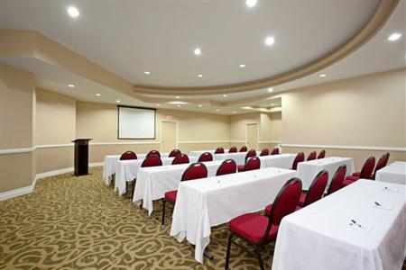 фото отеля Holiday Inn Express Hotel & Suites Pasadena-Colorado Blvd.