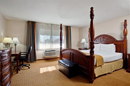 фото отеля Holiday Inn Express Hotel & Suites Pasadena-Colorado Blvd.