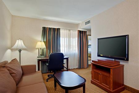 фото отеля Holiday Inn Express Hotel & Suites Pasadena-Colorado Blvd.