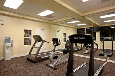 фото отеля Holiday Inn Express Hotel & Suites Pasadena-Colorado Blvd.