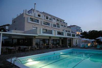 фото отеля Hotel and Studios Cavos Bay