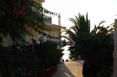 фото отеля Hotel and Studios Cavos Bay