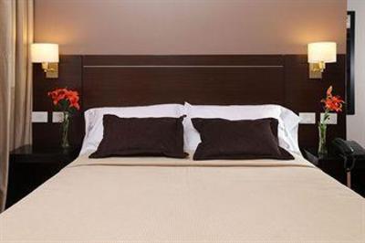 фото отеля Europlaza Hotel & Suites