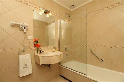 фото отеля Europlaza Hotel & Suites