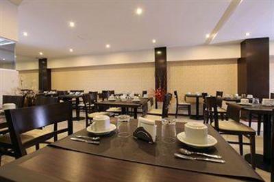 фото отеля Europlaza Hotel & Suites