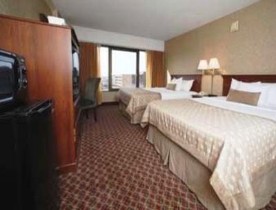 фото отеля Ramada Convention Center, Downtown Topeka