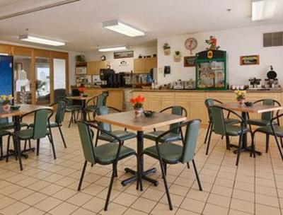 фото отеля Super 8 Motel Brandon
