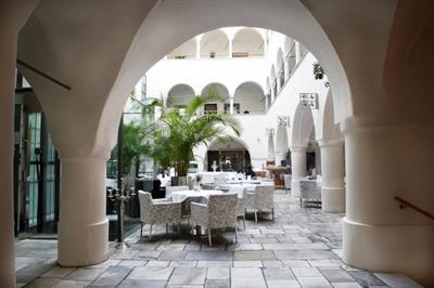 фото отеля Das Salzamt - Palais Hotel Landhaushof