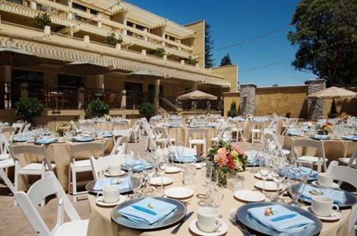 фото отеля Toll House Hotel