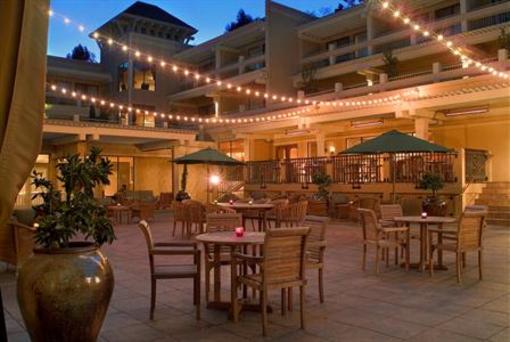 фото отеля Toll House Hotel