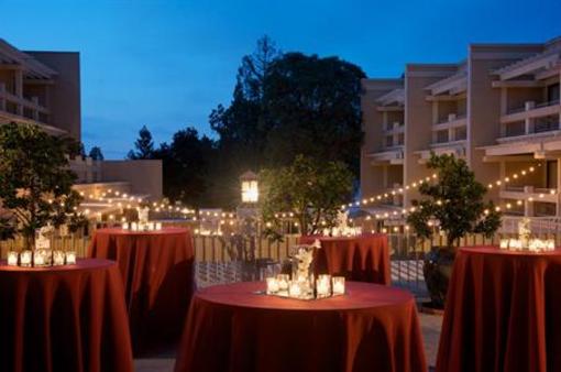 фото отеля Toll House Hotel