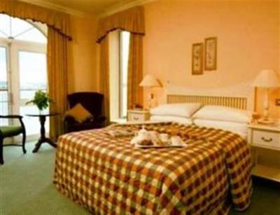 фото отеля WatersEdge Hotel