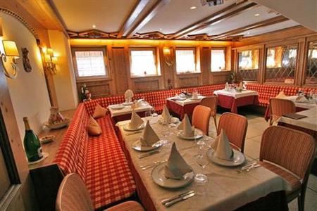 фото отеля Hotel Medil Campitello di Fassa