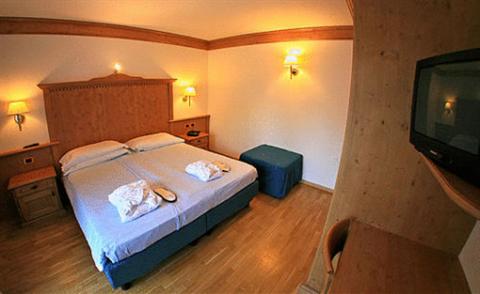 фото отеля Hotel Medil Campitello di Fassa