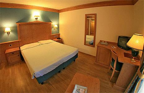 фото отеля Hotel Medil Campitello di Fassa
