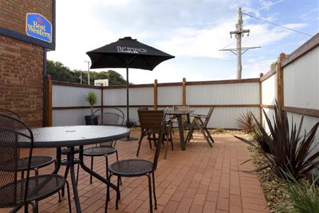 фото отеля BEST WESTERN Tudor Motor Inn