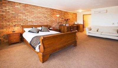 фото отеля BEST WESTERN Tudor Motor Inn