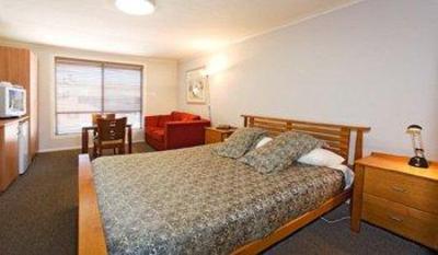 фото отеля BEST WESTERN Tudor Motor Inn
