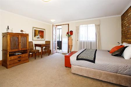 фото отеля BEST WESTERN Tudor Motor Inn
