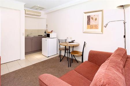 фото отеля BEST WESTERN Tudor Motor Inn