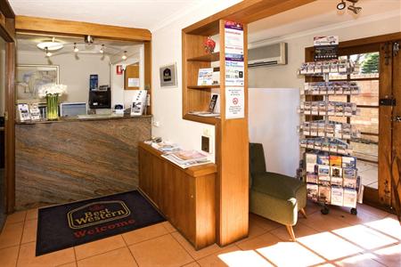 фото отеля BEST WESTERN Tudor Motor Inn
