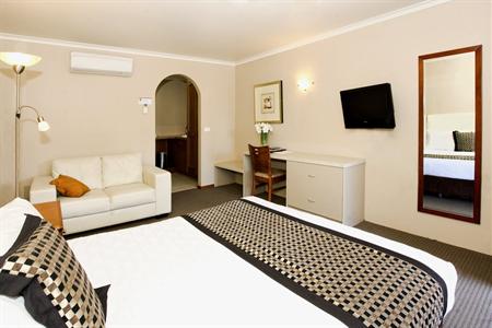 фото отеля BEST WESTERN Tudor Motor Inn