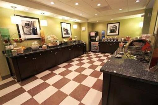 фото отеля Hampton Inn Iowa City University Area