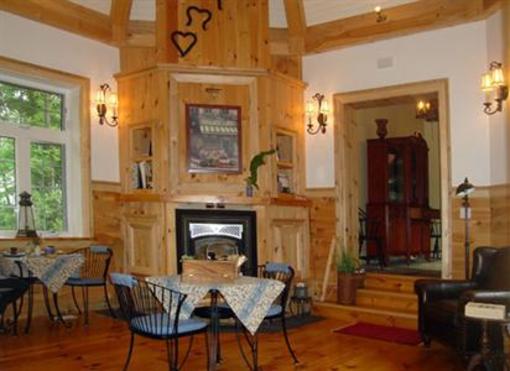 фото отеля Claire de Lune Bed & Breakfast