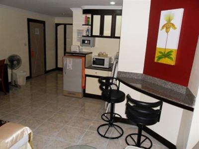 фото отеля Adonis Guest House