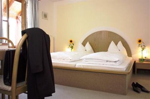 фото отеля Hotel-Gasthof Zur Post Kummersbruck