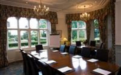 фото отеля Warren House Hotels London