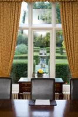 фото отеля Warren House Hotels London