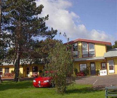 фото отеля The Pines Motel and Cottages