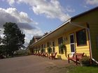 фото отеля The Pines Motel and Cottages