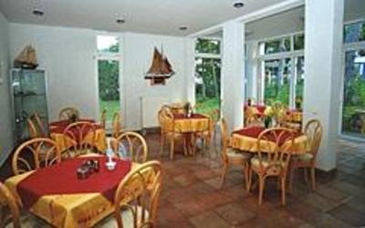 фото отеля Hotel Am Meer Ostseebad Baabe
