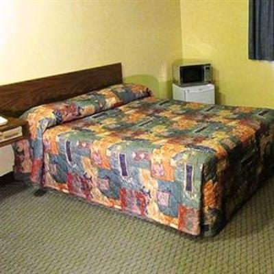 фото отеля Lacombe Motor Inn