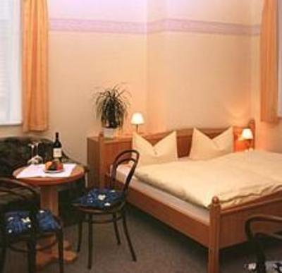 фото отеля Hotel & Landgasthaus Zur Grunen Erle Erlau