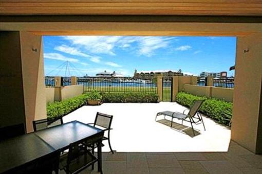фото отеля Waters Edge Luxury at Mandurah - By The Bay