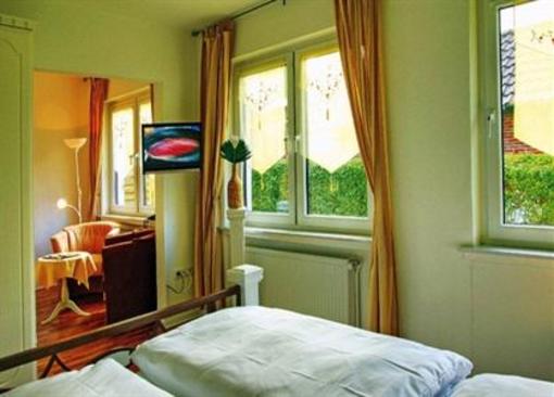 фото отеля Hotel Waldfrieden Bad Zwischenahn
