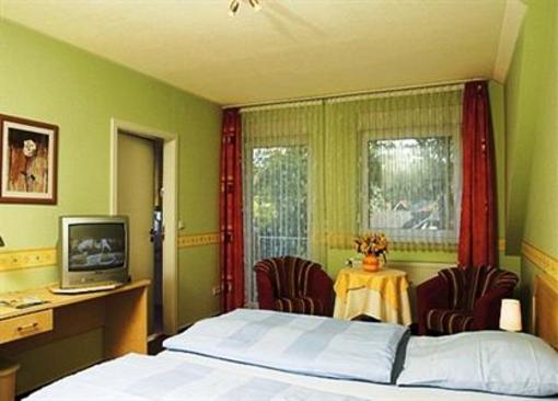 фото отеля Hotel Waldfrieden Bad Zwischenahn