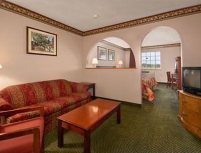 фото отеля Super 8 Winfield/Quail Ridge