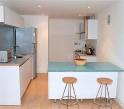 фото отеля Queens Wharf Apartments Reading