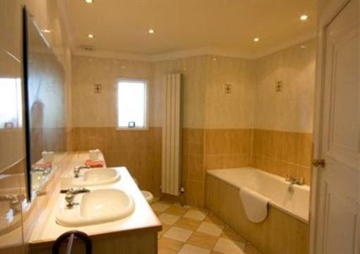фото отеля 16-4 York Place Lets In The City Edinburgh